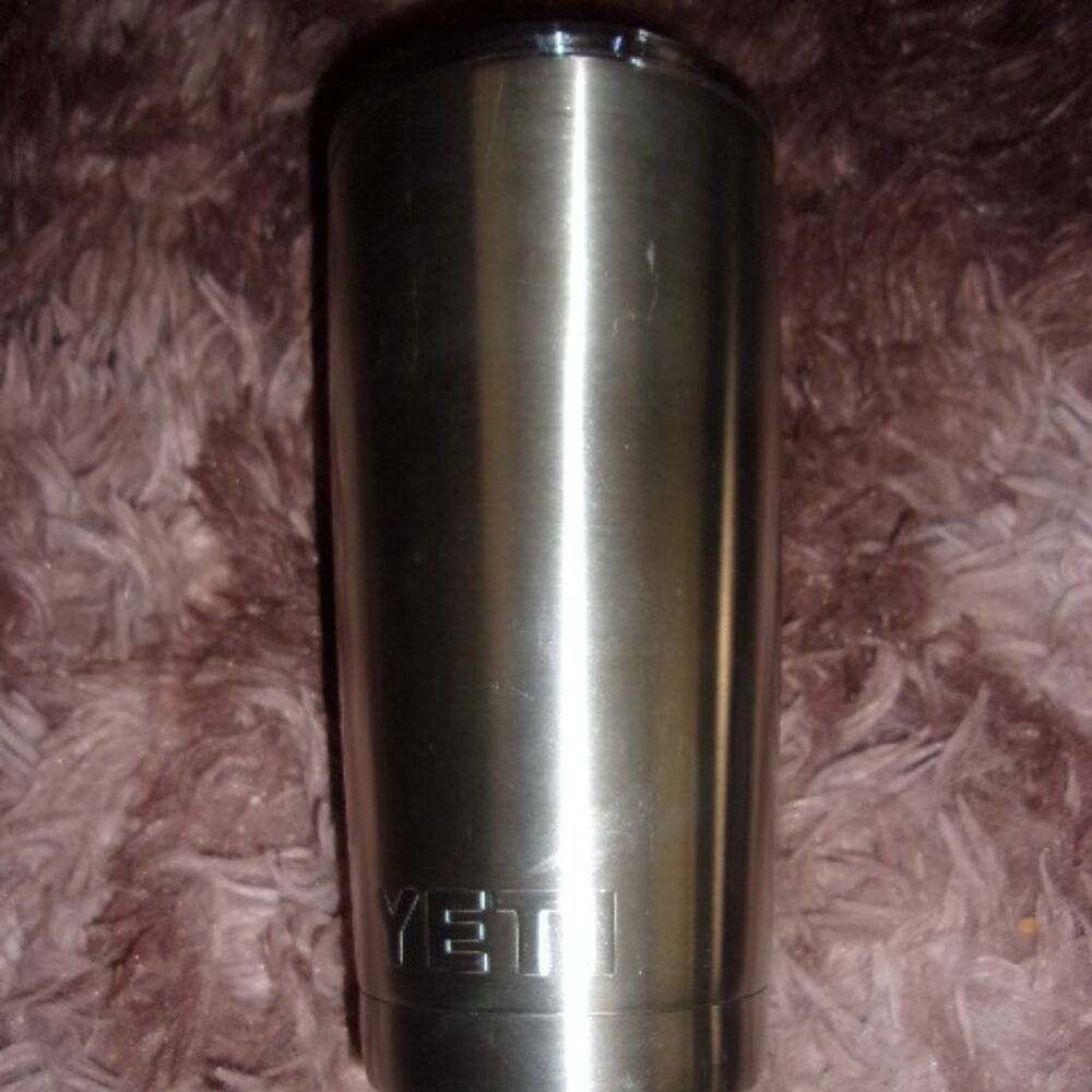 YETI Stainless Steel Tumbler 20 oz New